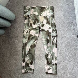 NWOT Salutation Ultimate Stash II Capri Green Print Small